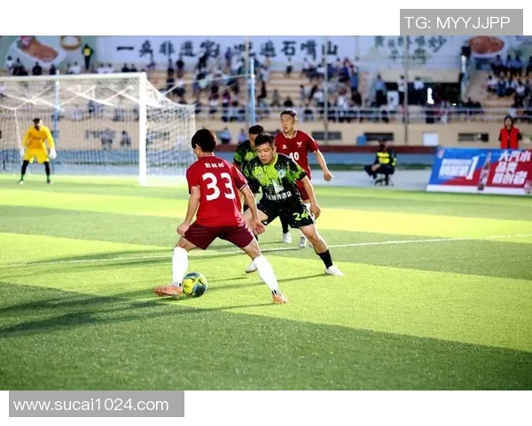 与足球明星共舞绿茵场的奇妙旅程与心灵碰撞